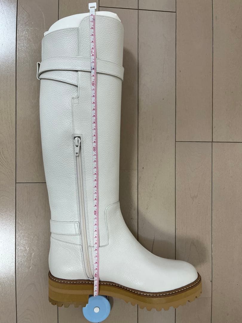 お値下げしました！未使用　美品　ダイアナ　ホワイト バックル付きロングブーツ