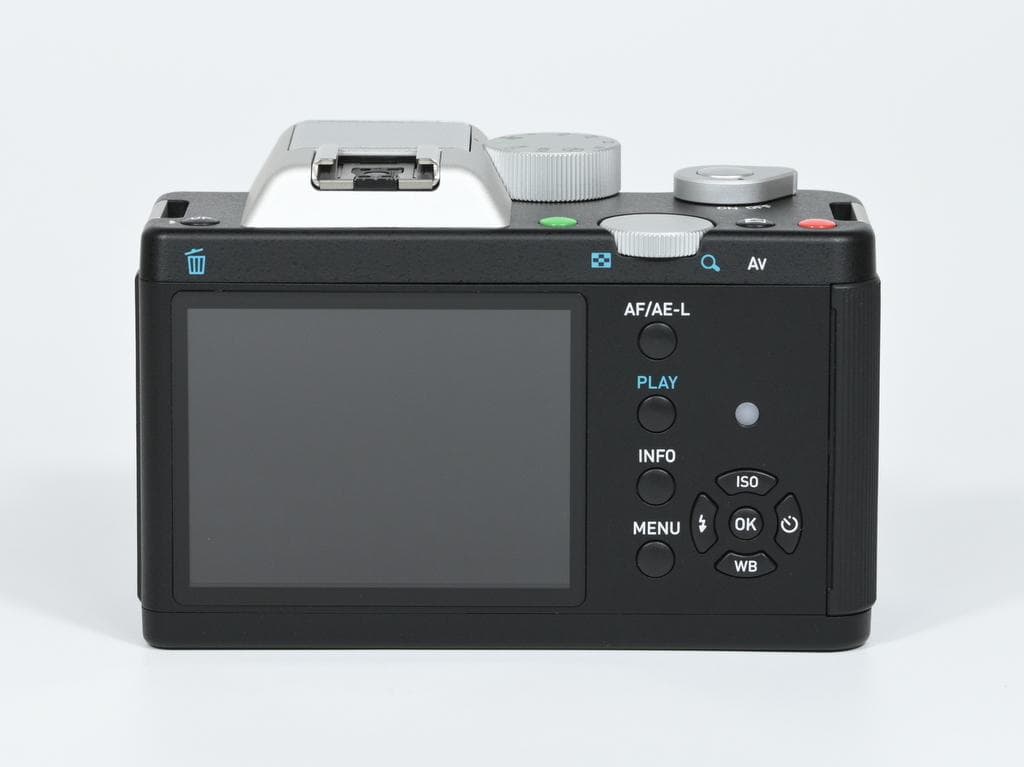 【美品】 ペンタックス　PENTAX K-01 レンズキット《ショット数131》
