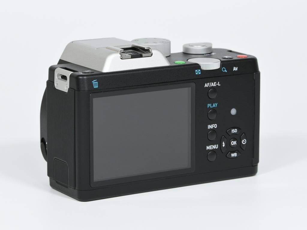 【美品】 ペンタックス　PENTAX K-01 レンズキット《ショット数131》