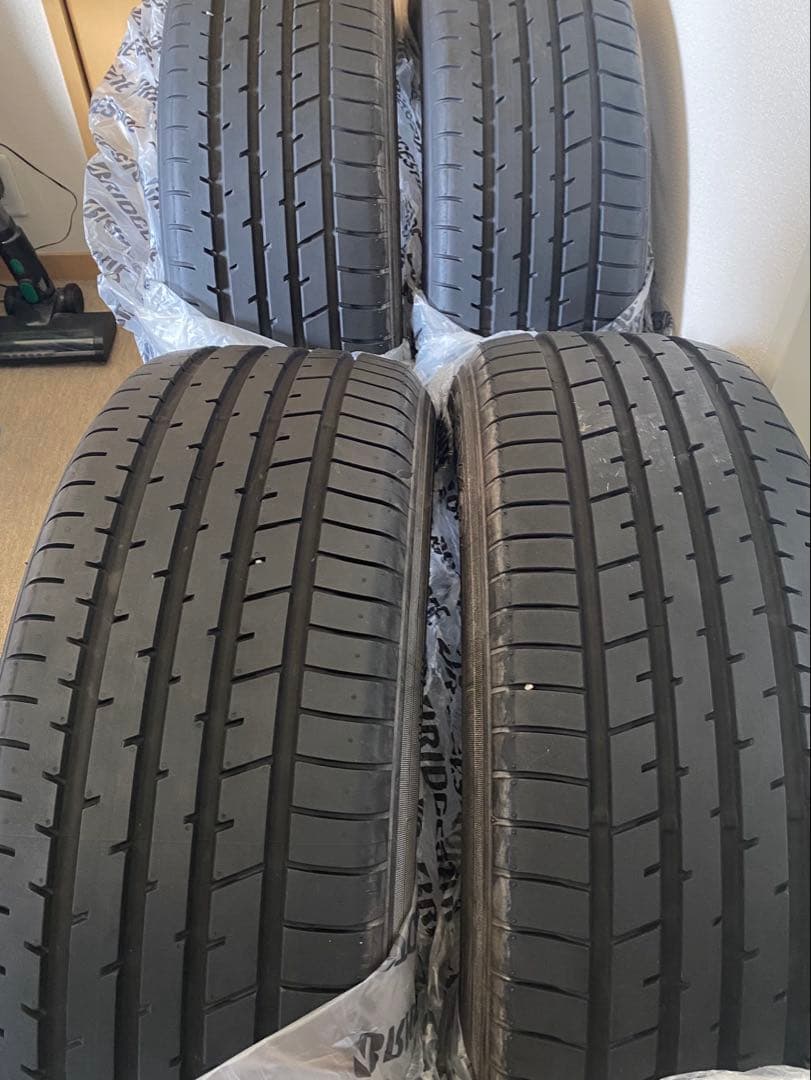 TOYOタイヤ　80ハリアー純正　225/55R19 タイヤ 2023年製　①
